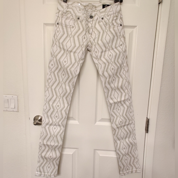 🆕 Rock and Roll Denim White & Gray geometric pattern Cotton skinny jeans_24x32 - Picture 3 of 10